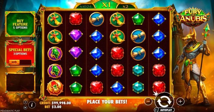 Cuadrícula 6×5 de Fury of Anubis con gemas y contador de multiplicador vista dentro de un teléfono